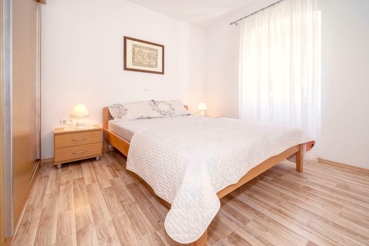 Apartments Dumica Malinska Ngoại thất bức ảnh