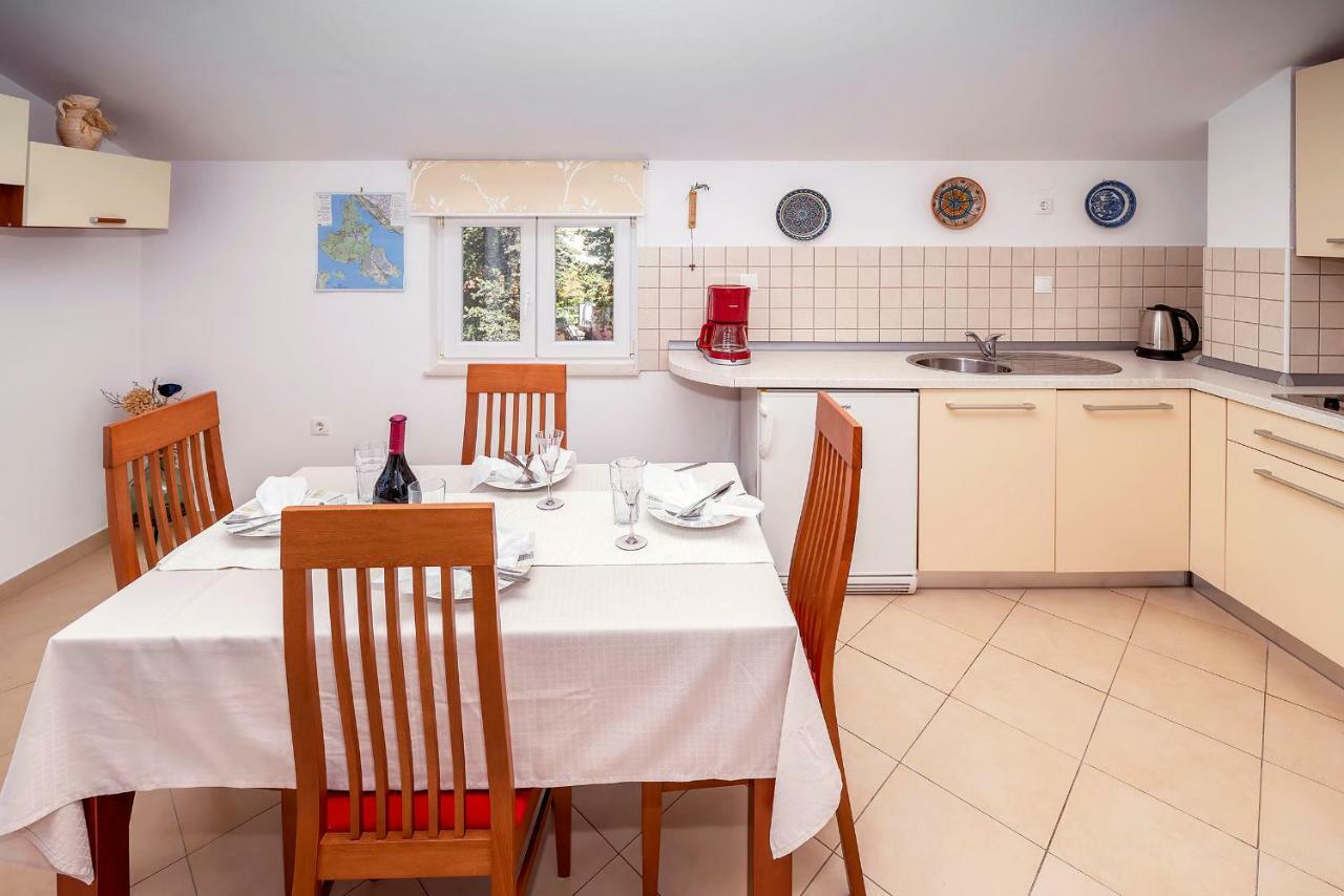 Apartments Dumica Malinska Ngoại thất bức ảnh