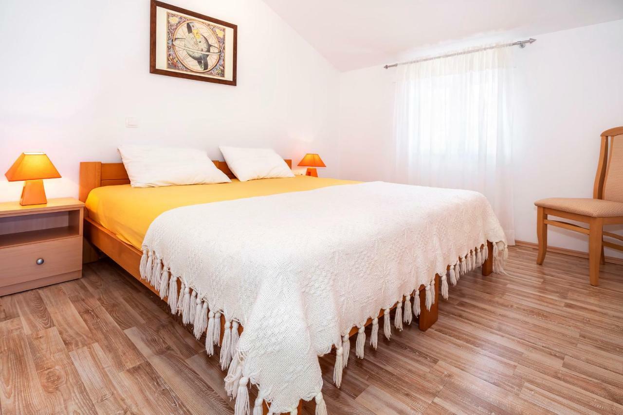 Apartments Dumica Malinska Ngoại thất bức ảnh